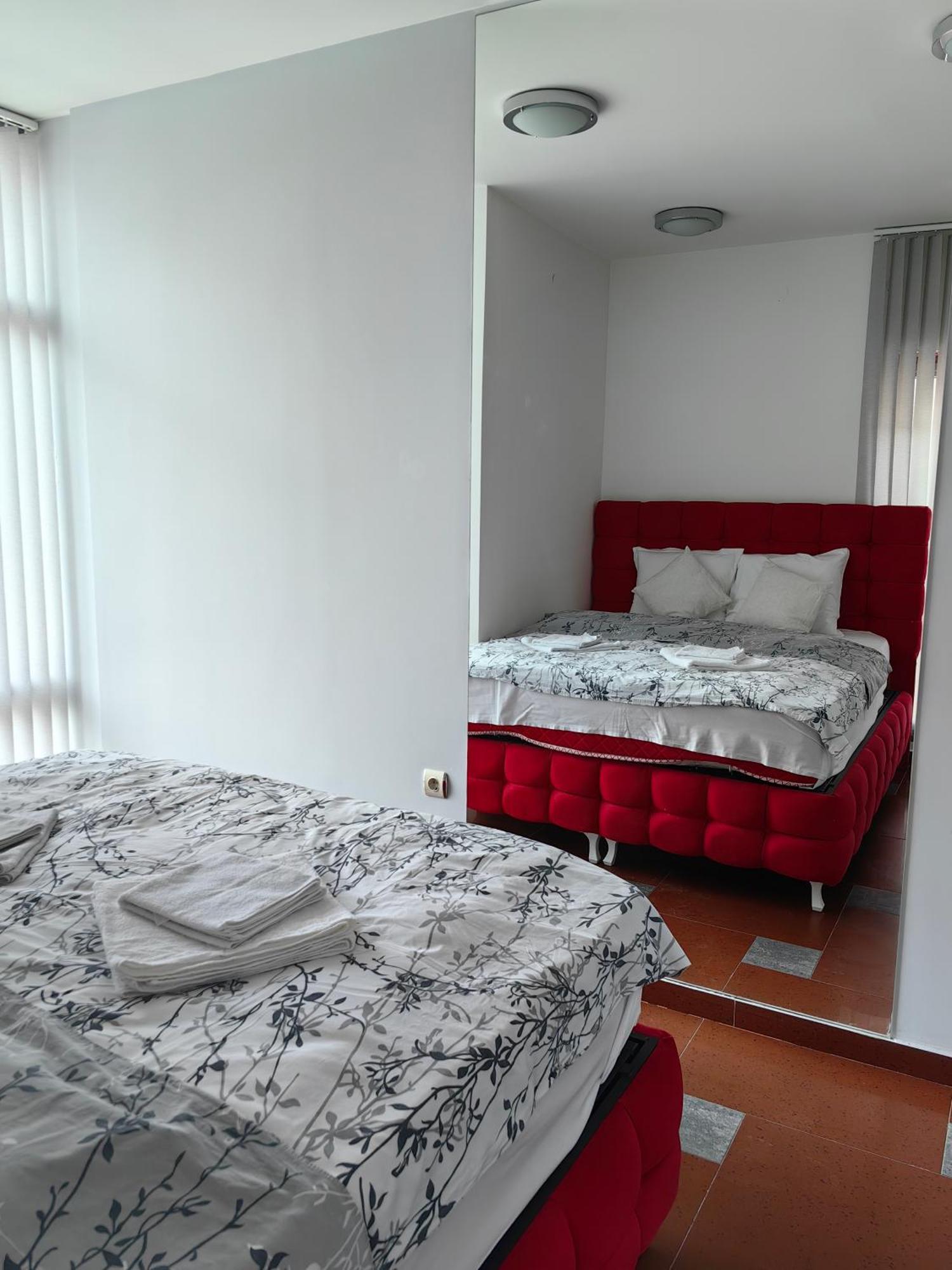 2 Bedrooms Apartment. Plovdiv Exterior photo